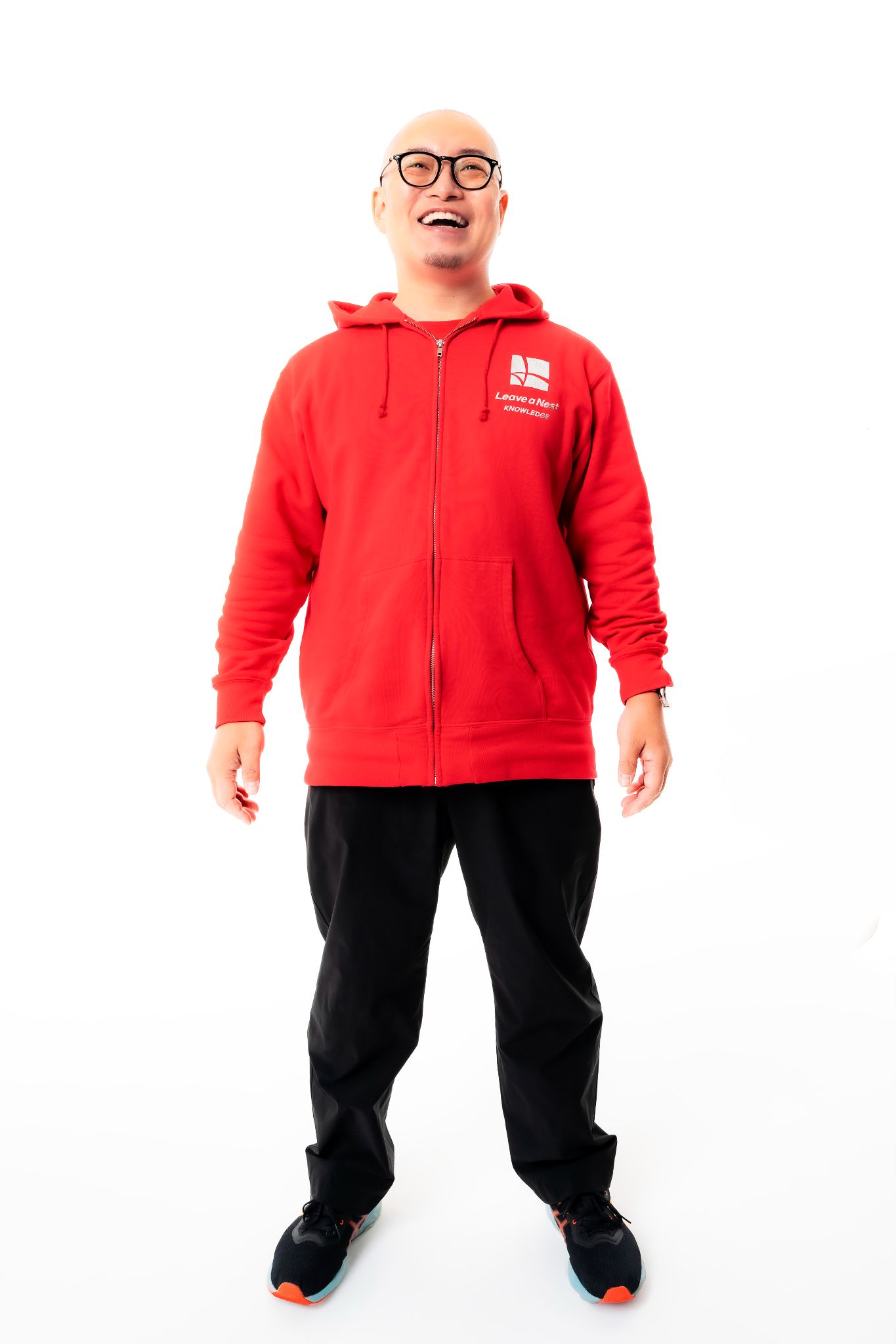 Takeshi Hiratsuka in a red Leave a Nest Knowledge hoodie, used in his introduction.